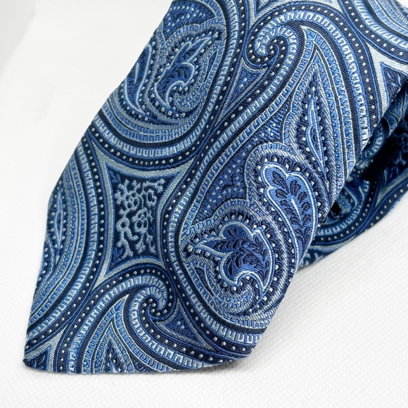 Banana Republic blue paisley tie 100% silk - Picture 4 of 6
